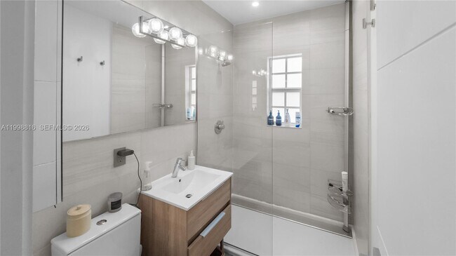 Building Photo - 645 Michigan Ave