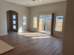 Building Photo - 1841/43 Hickory Creek
