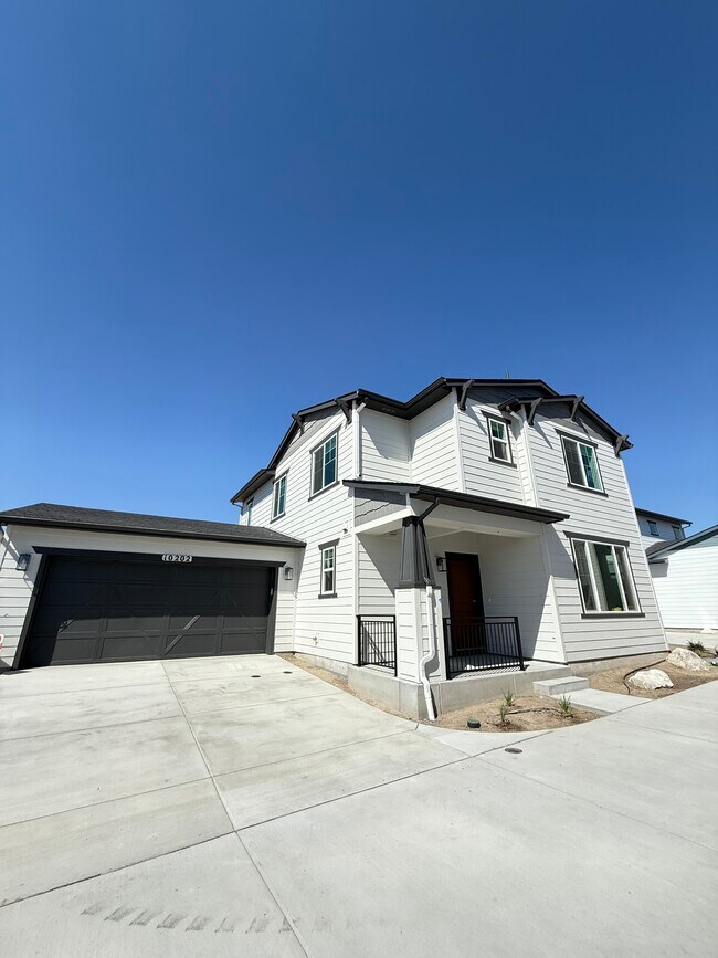 Primary Photo - 10202 Spry St