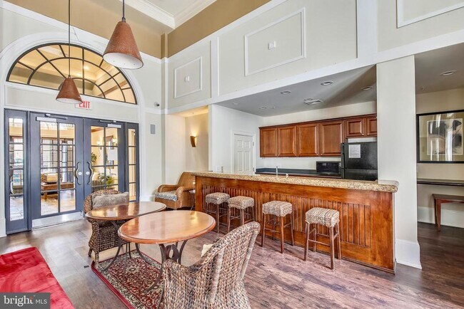 Building Photo - 2465 Army Navy Dr