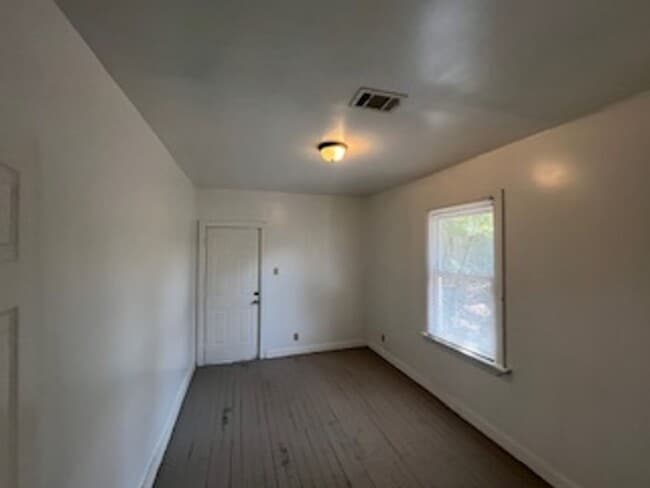 Building Photo - Biloxi 3 Bedroom