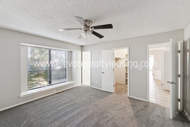 Building Photo - 11168 S Douglas Ave