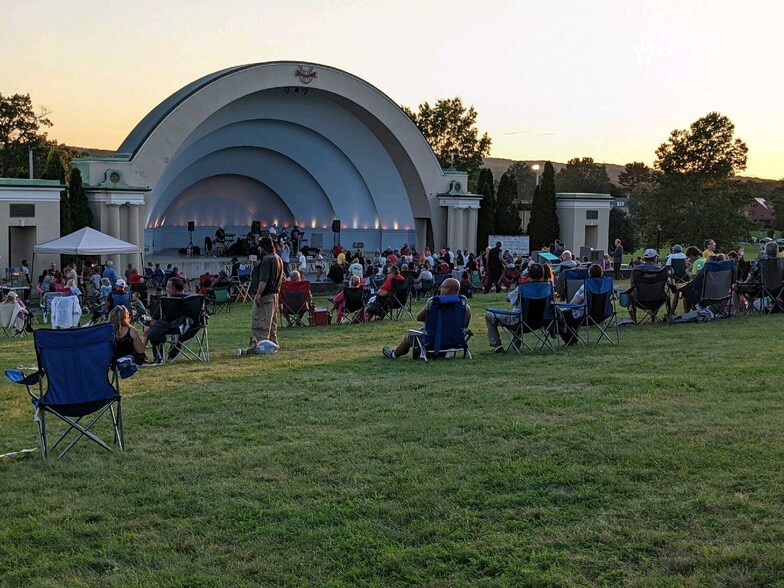Band Shell - 198 Hart St