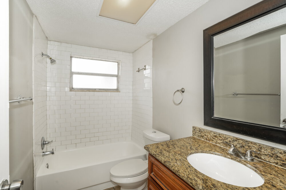 Building Photo - 11610 Meadow Dr