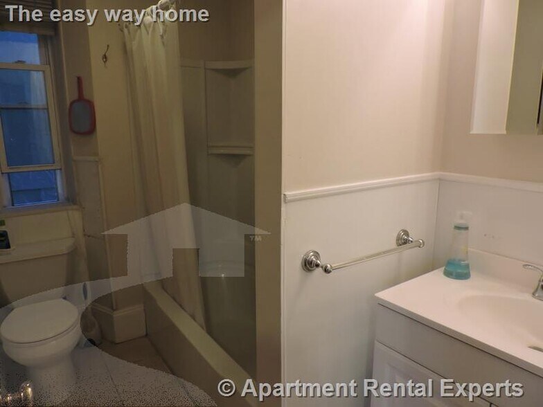 Building Photo - 105 Brookline St