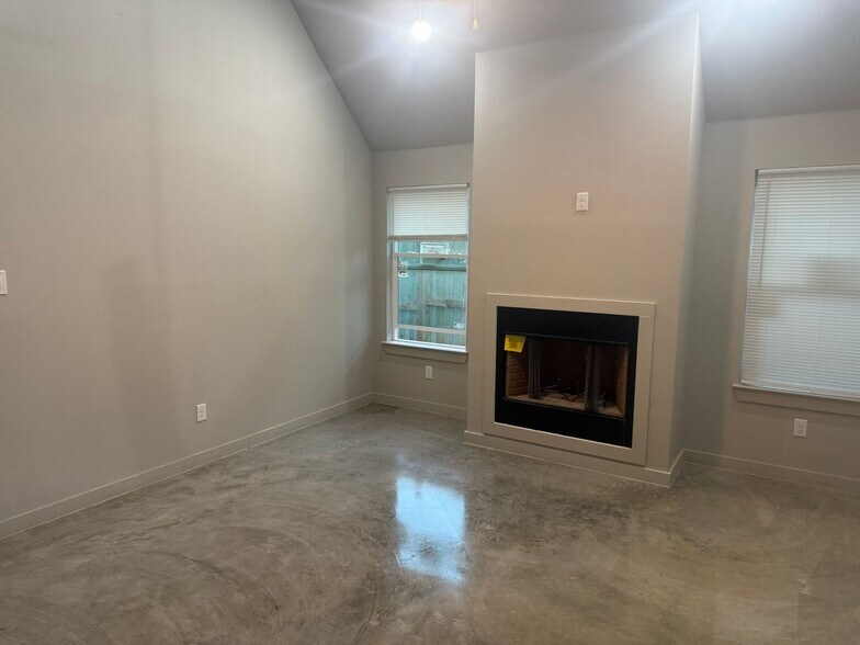 Building Photo - 151 Sleepy Meadow Dr