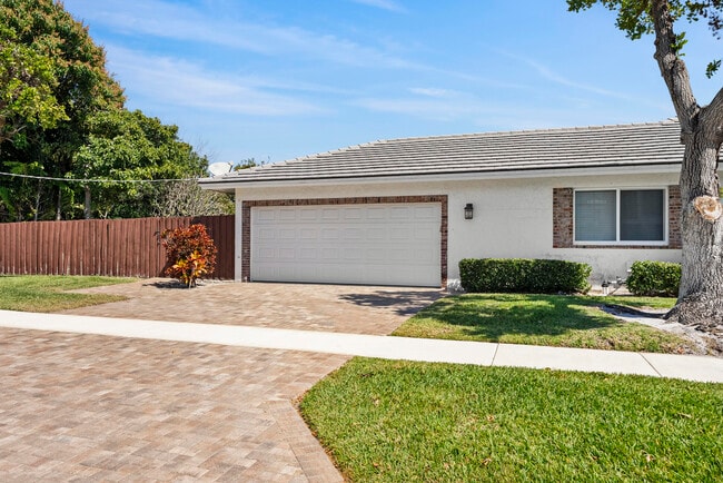 Building Photo - 401 NE 10th Terrace