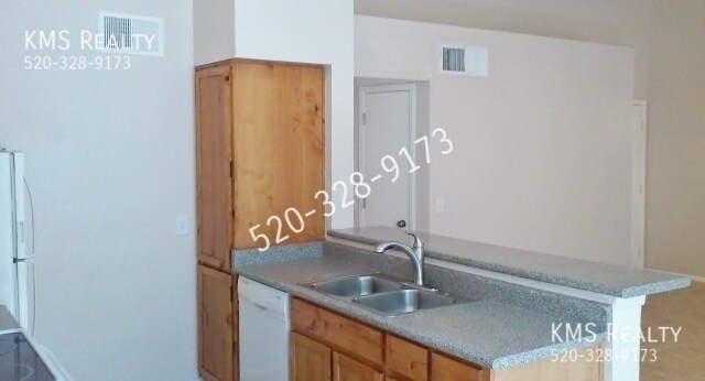 Building Photo - 5654 S Wood Crest Dr