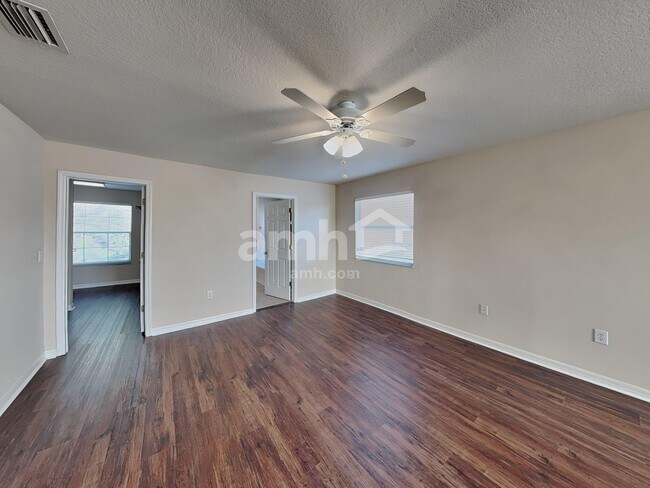 Building Photo - 11114 Creek Haven Dr