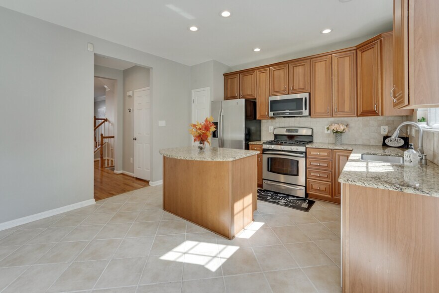 Building Photo - 42657 Homefront Ter