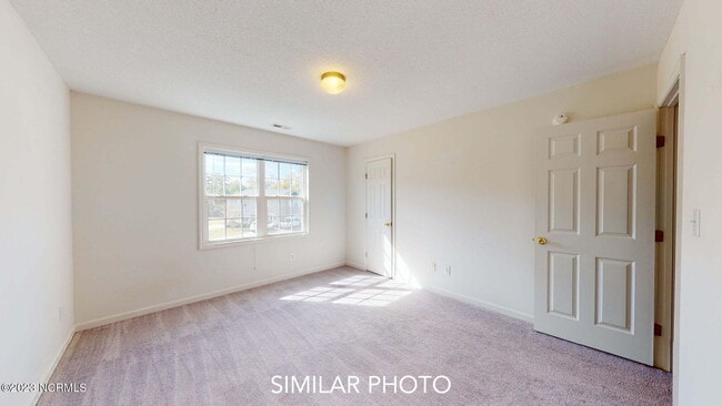 Building Photo - 104 E Coopers Ct