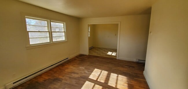 Building Photo - 3 Bedroom 1 Bathroom House