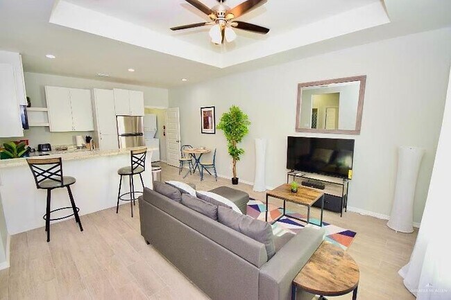 Building Photo - 13 West Dr