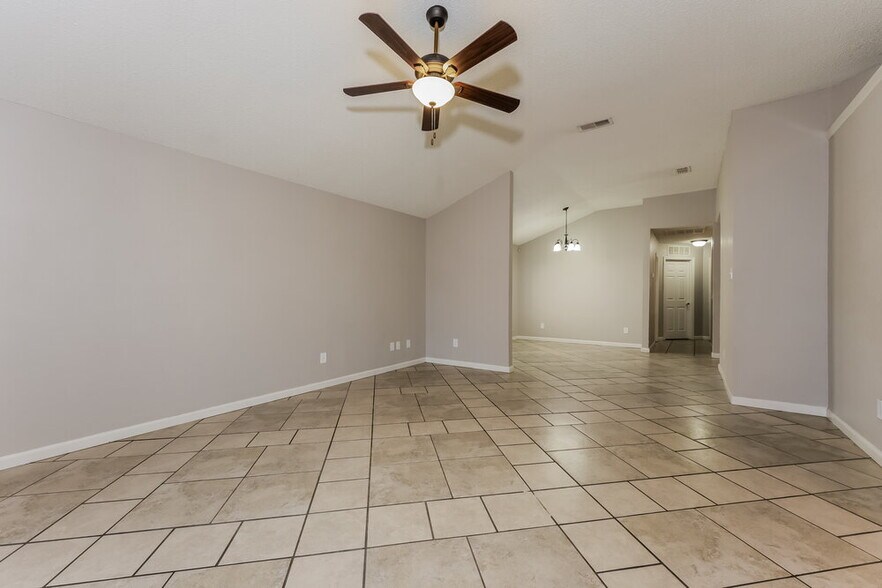 Building Photo - 5909 Northfield Dr