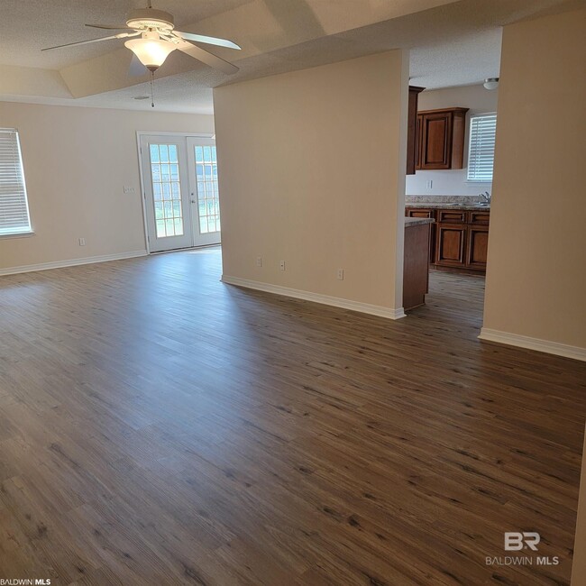 Building Photo - 1701 Woodbridge Cir E