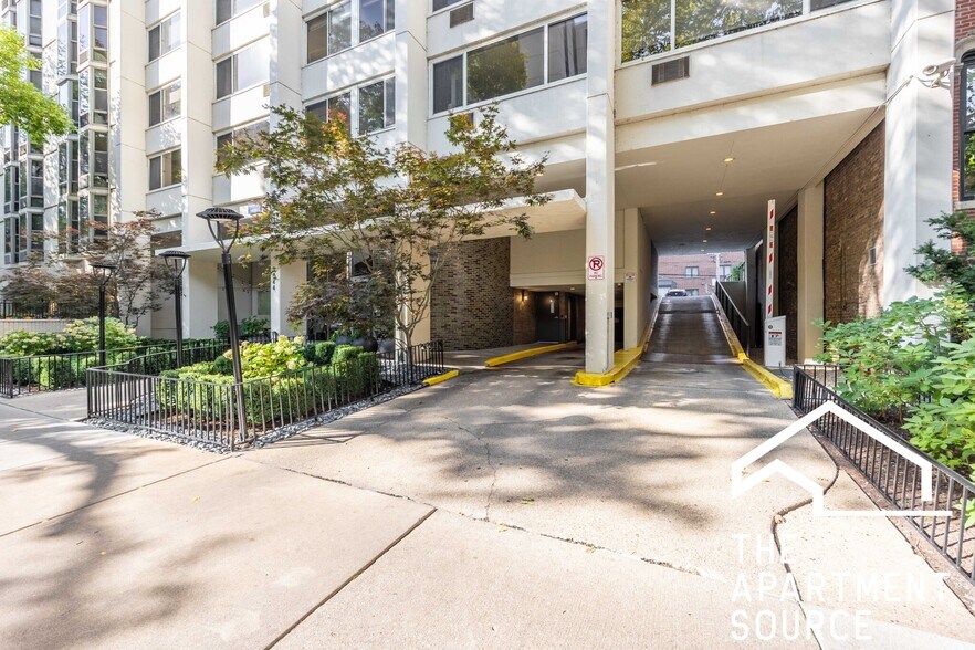 Building Photo - 1344 N Dearborn St