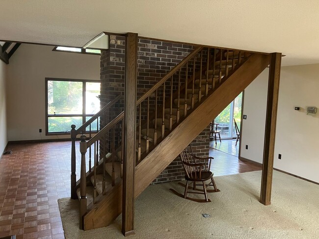 Building Photo - 4 Bedroom 3.5 Bath Wooded Lot
