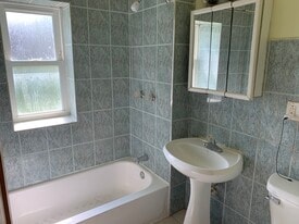 Building Photo - 4905 W Augusta Blvd