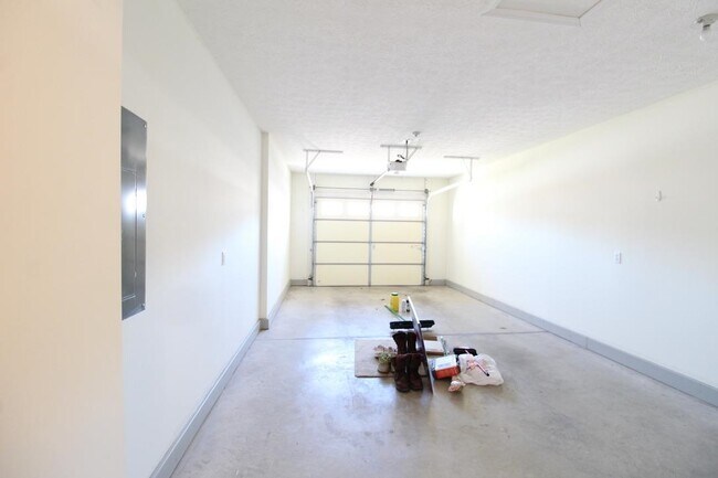 Building Photo - 120 Hollen Mill Ct