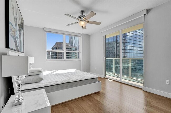 Building Photo - 350 SE 2nd St