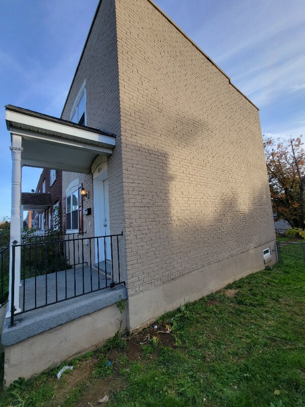 Building Photo - 815 Stoll St