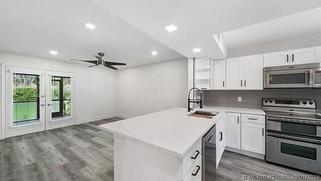 Building Photo - 10300 Hidden Springs Ct