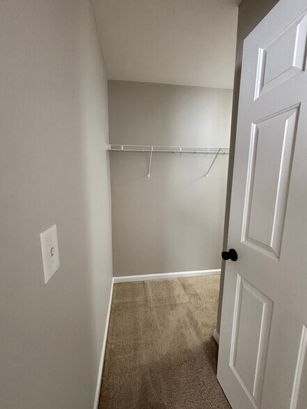 Bonus Storage - 808 Woodsford Dr