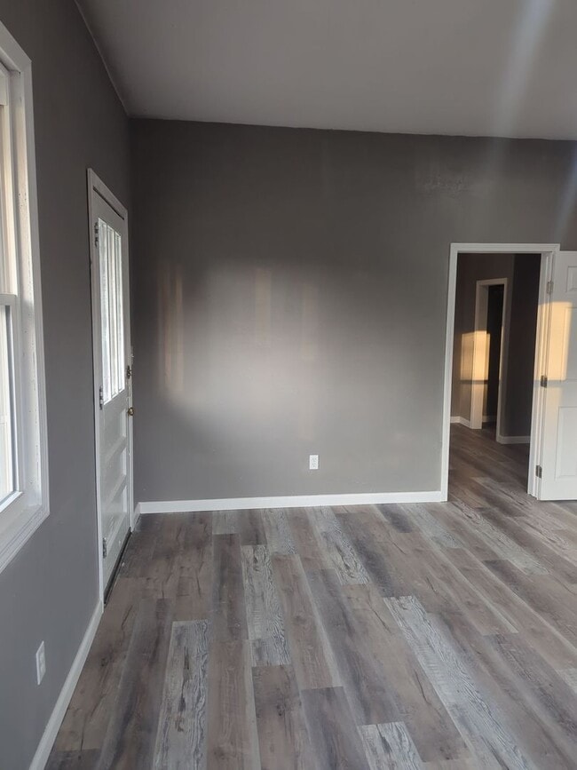 Building Photo - Lamar, MO - 2 Bedroom Rental Coming Soon!