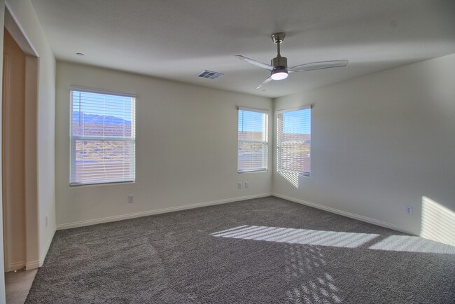 Primary bedroom - 7231 Alabaster Peak St