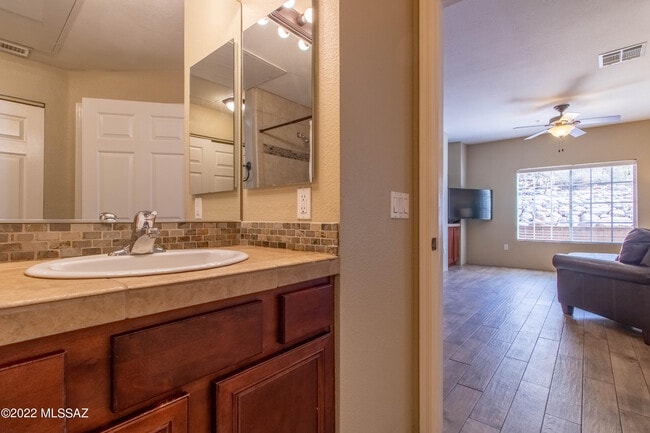 Building Photo - 1500 E Pusch Wilderness Dr