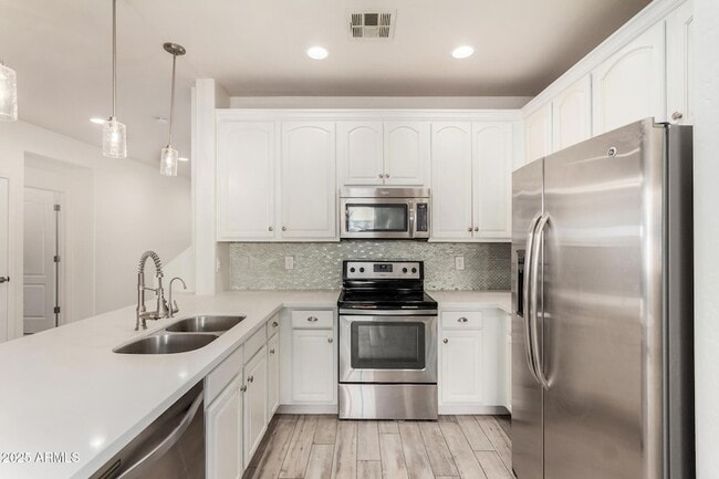 Building Photo - 21090 E Munoz St