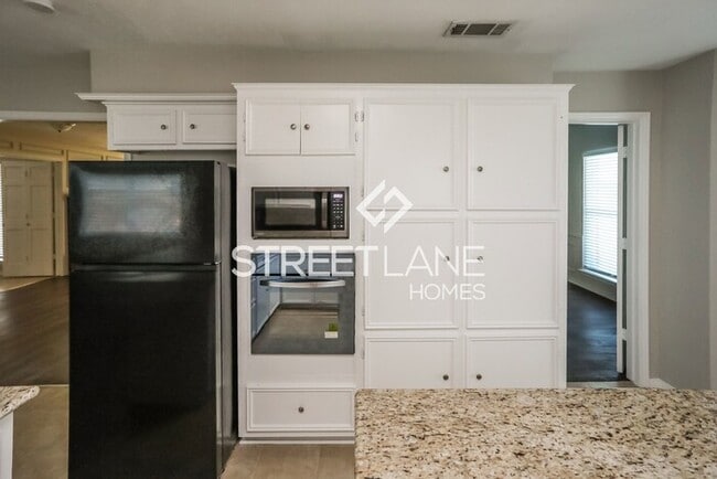 Building Photo - REDUCED!- Charming 3 bedroom in Garland!