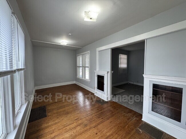 Building Photo - 738 3rd St