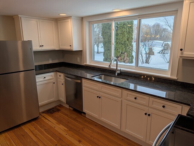 Building Photo - 116 Main St