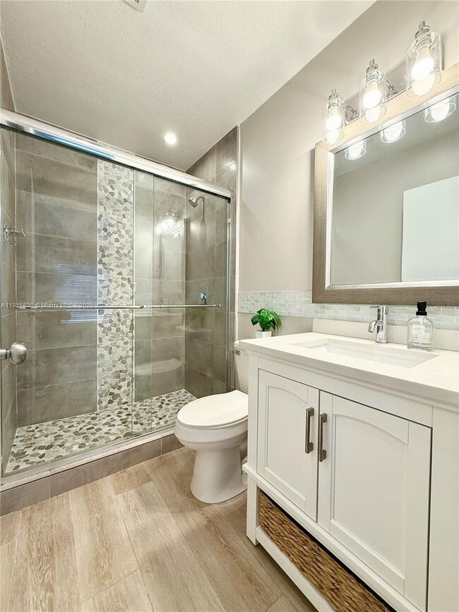 Building Photo - 216 SE 5th St