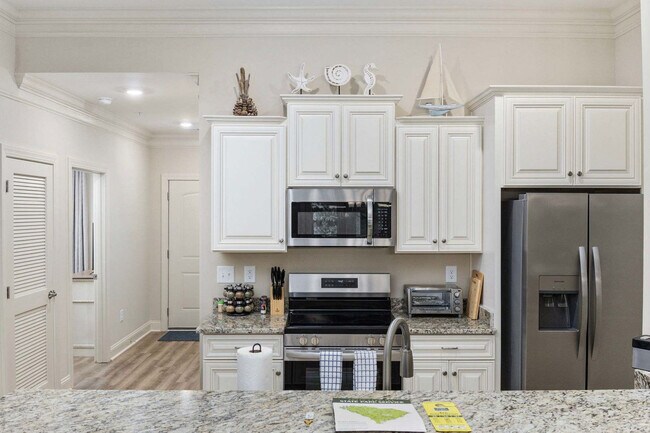 Building Photo - 587A Sunnyside Ave