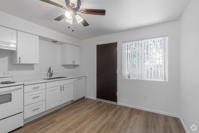 2BR, 1BA - 832SF - Kitchen - Willow Terrace Apartments