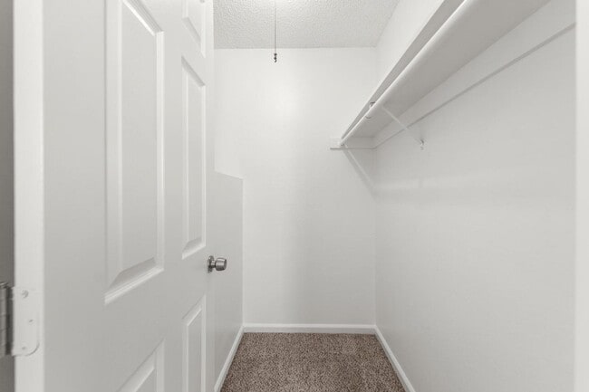 Building Photo - Remodeled 2 Bedroom Condo with Garage