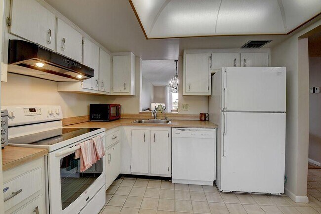 Building Photo - 14671 Bonaire Blvd