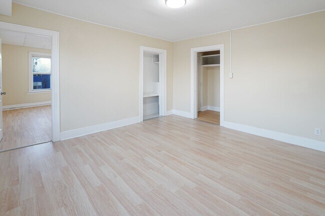 Building Photo - 168 Lunenburg St