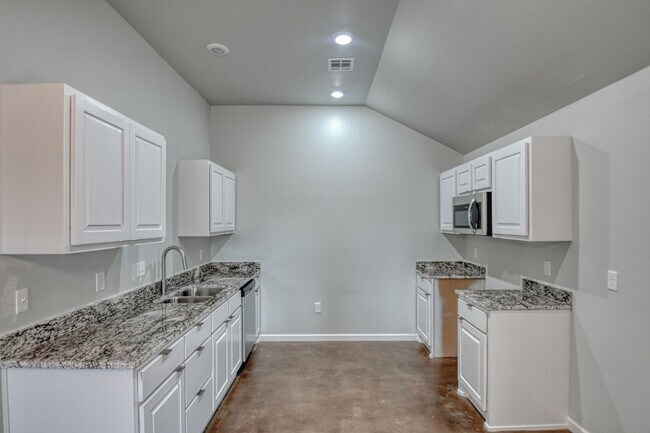 Building Photo - Brand New Construction in Varenna Landing! Storm shelter and lawn care included!