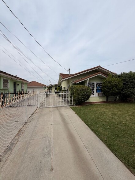 Building Photo - 9615 Walnut St