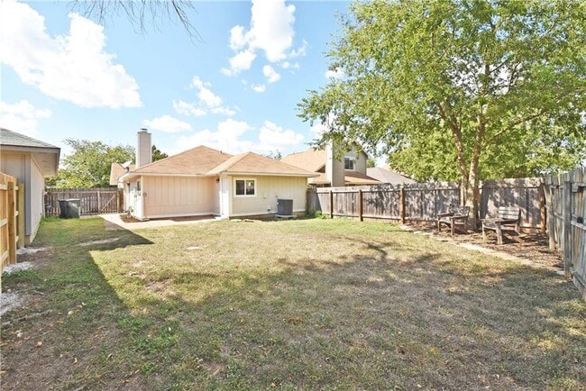 Building Photo - 16813 Whitebrush Loop