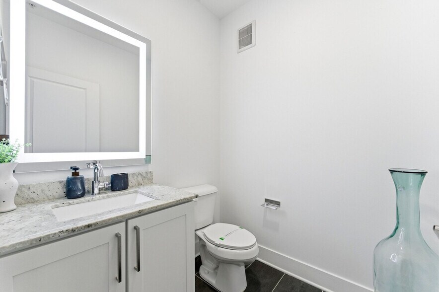 Building Photo - 220 Bill Kennedy Wy SE