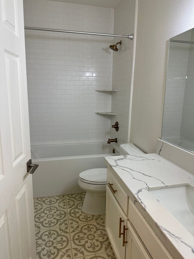 Building Photo - Beautiful Remodel Home in Peggy Heller Sch...