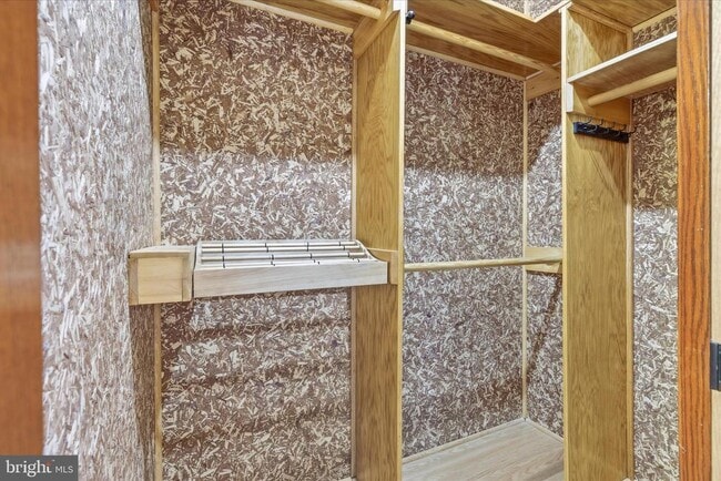 Building Photo - 2400 Valley Way