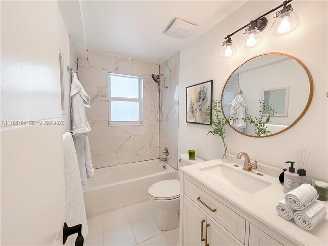 Building Photo - 407 NW 11th Ave