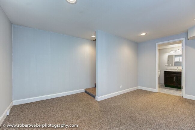 Building Photo - Gorgeous 3 Bed 2 Bath in the Edgewater area