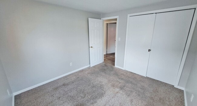 Building Photo - 400-404 Moul Avenue