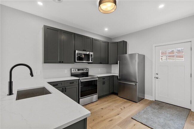 Building Photo - 169 S Union St